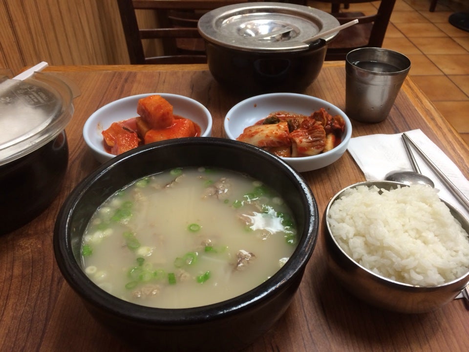 E Moon Oak Restaurant photo 3